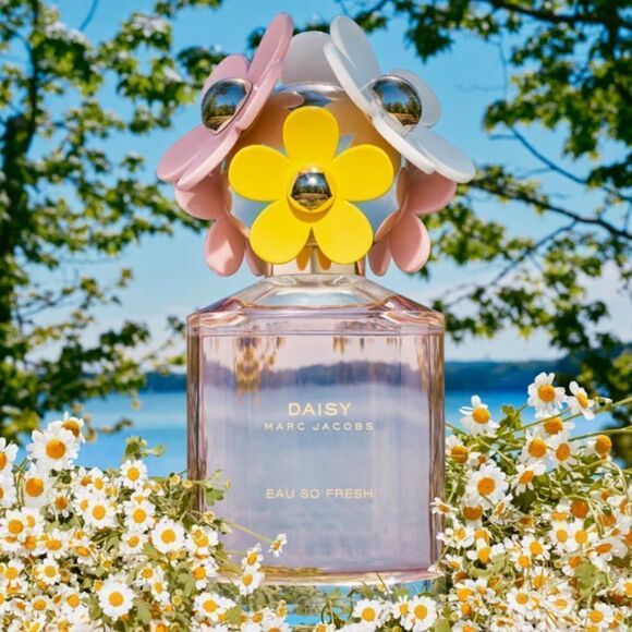 Marc Jacobs Daisy Eau So Fresh Eau de Toilette Travel Spray 10ml - New - Picture 7 of 17